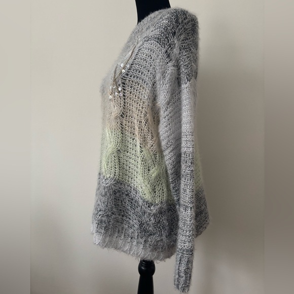 Davi and Dani Sweater - Picture 3 of 4